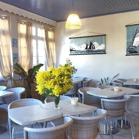 Fleur Des Pins - & D'hotes Nocleg ze śniadaniem 4*