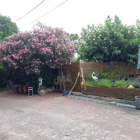 B&B Fleur Des Pins - & D'hotes 생-조르주-돌레롱