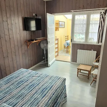 Fleur Des Pins - & D'hotes 4* 생-조르주-돌레롱