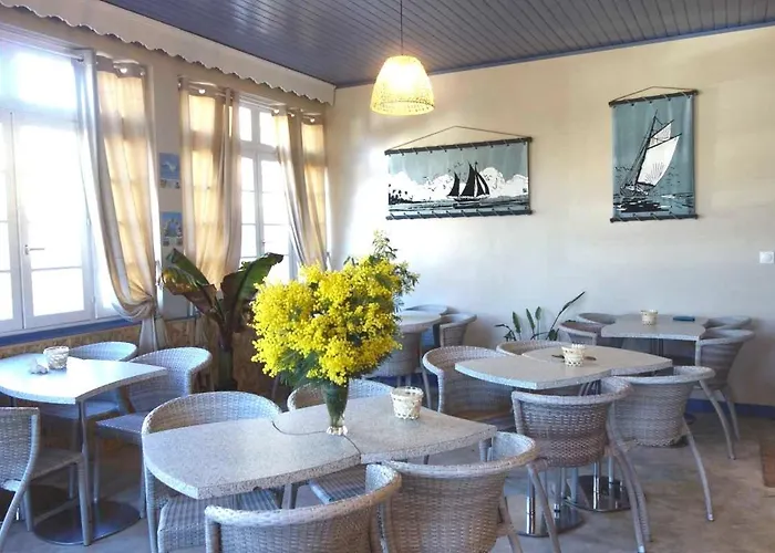 Residence Fleur Des Pins - Gites & Chambres D'Hotes Frühstückspension 4*